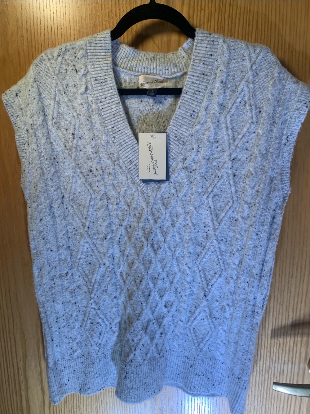 Universal Thread Light Gray Speckled Cable-Knit V-Neck Sweater Vest